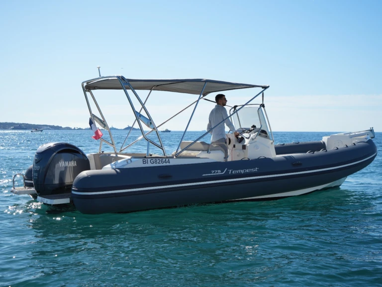 Motorboat hire in Golfe-Juan - Capelli Tempest 775