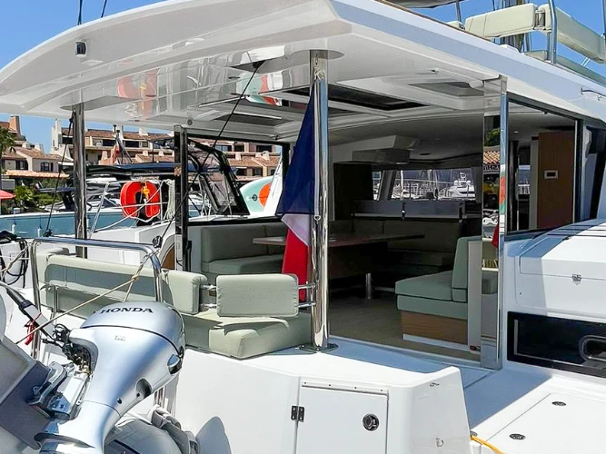 Catamaran to hire Hyères at the best price
