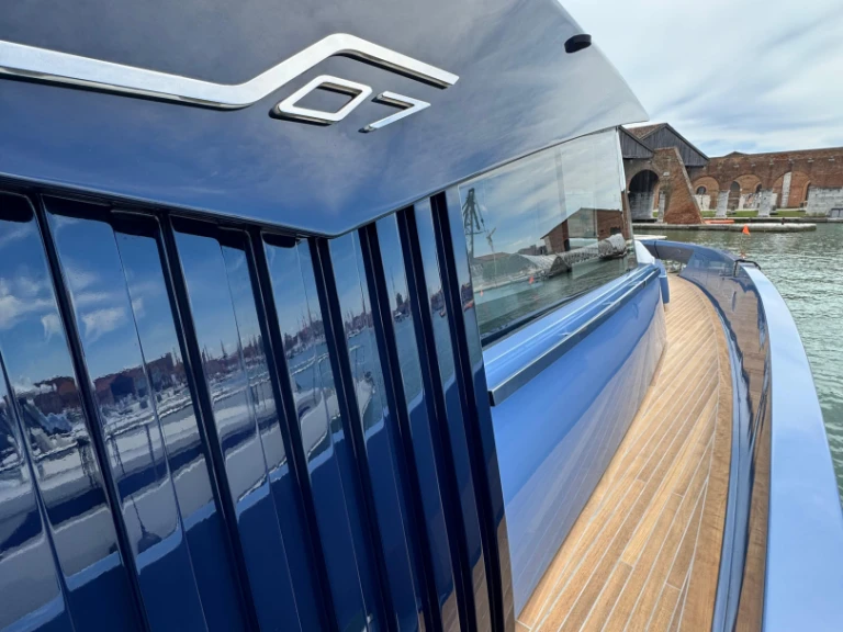 Hire a Manda Yachts S07 Positano