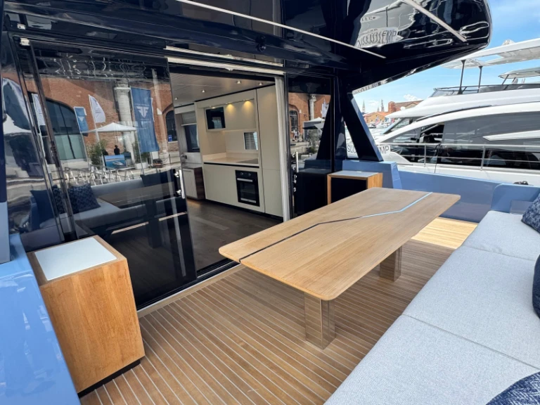 Charter a Manda Yachts S07 in Positano on Samboat