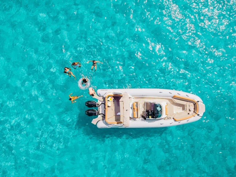 Hire RIB Zodiac with a boat licence
