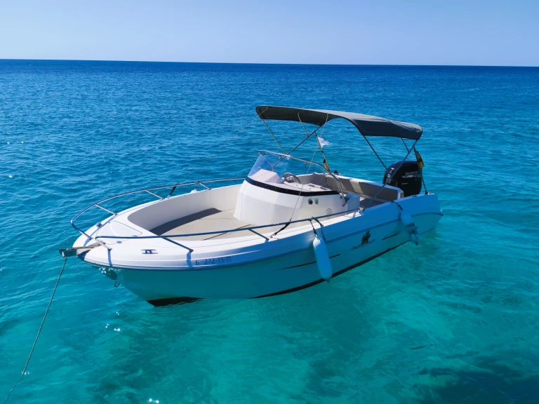 Yacht charter Cala en Bosch - Pacific Craft Pacific Craft 670 Open on SamBoat