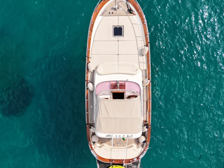 Yacht hire Capri cheap Sorrento 32 Semi Cabinato