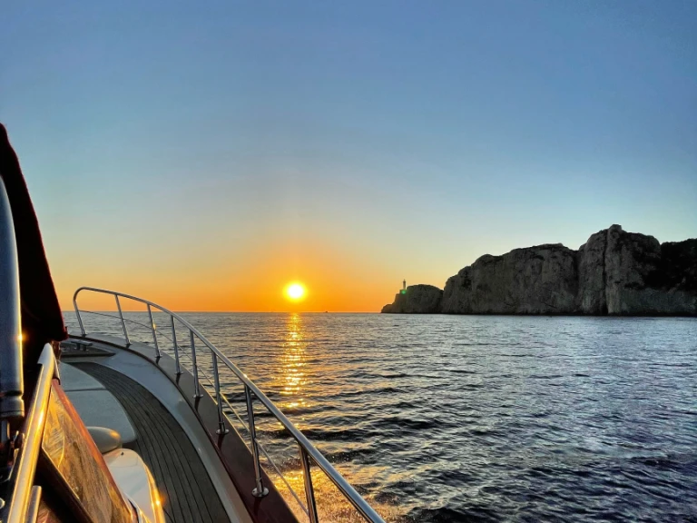 Fratelli Aprea Sorrento 32 Semi Cabinato charter bareboat or skippered in  Capri