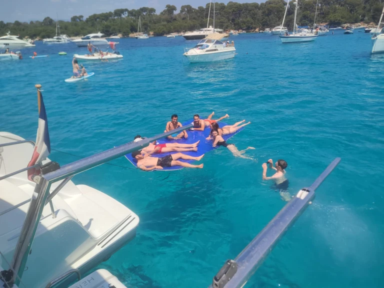 Charter a Lagoon Lagoon 40 in Cannes on Samboat