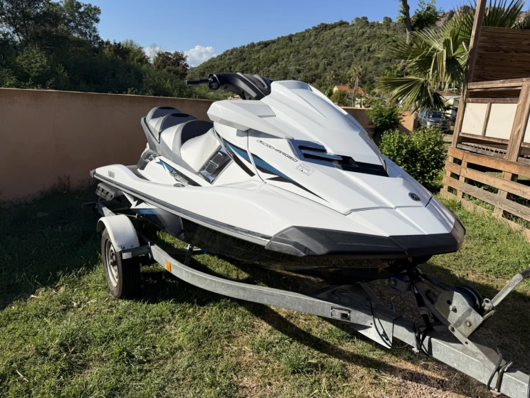 Hire Jet ski Yamaha with a boat licence