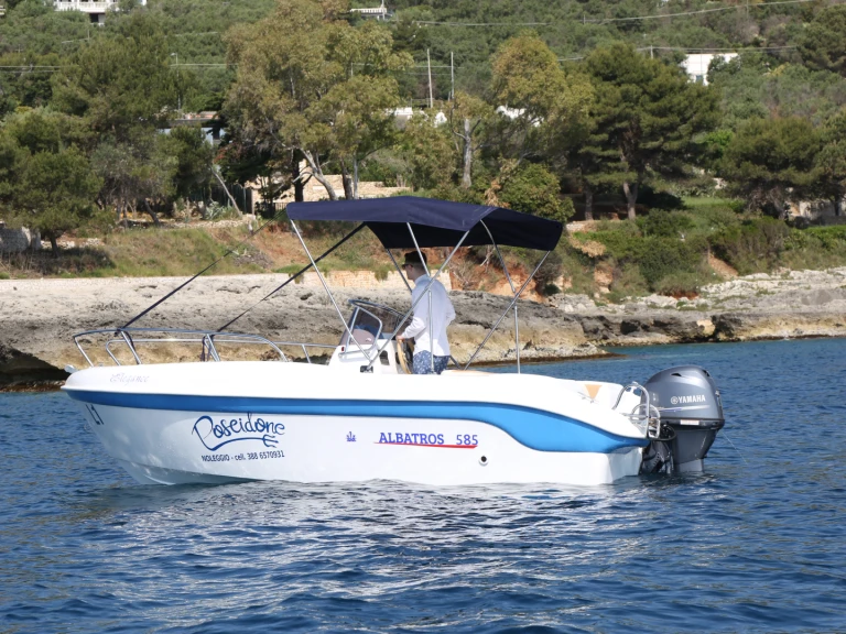 Hire Motorboat Albatross with a boat licence