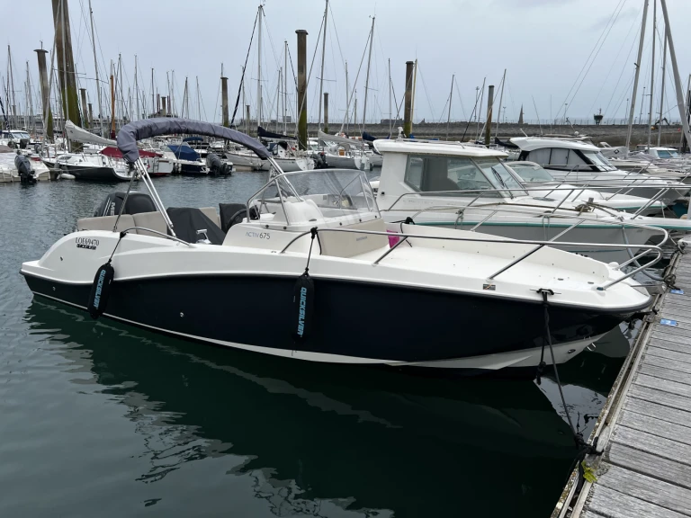Hire Motorboat Quicksilver with a boat licence