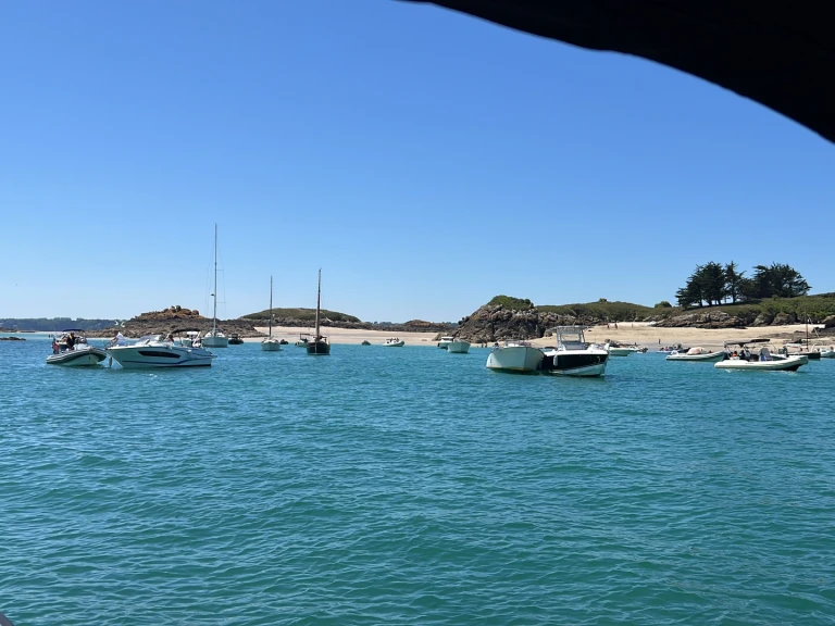 Hire a Quicksilver Activ 675 Sundeck Saint-Malo