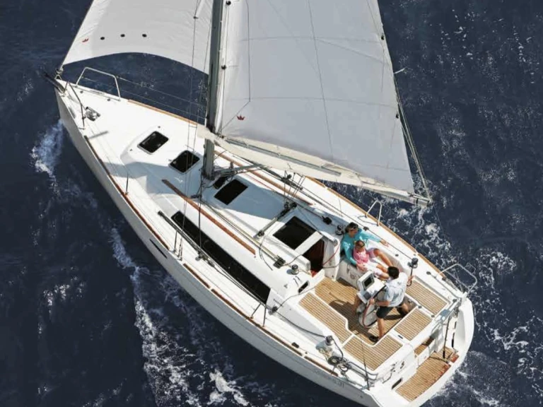 Bénéteau Oceanis 31 charter bareboat or skippered in  La Herradura