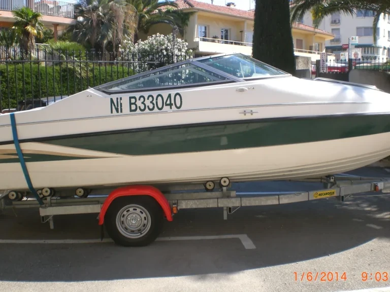 Motorboat to hire Metz at the best price