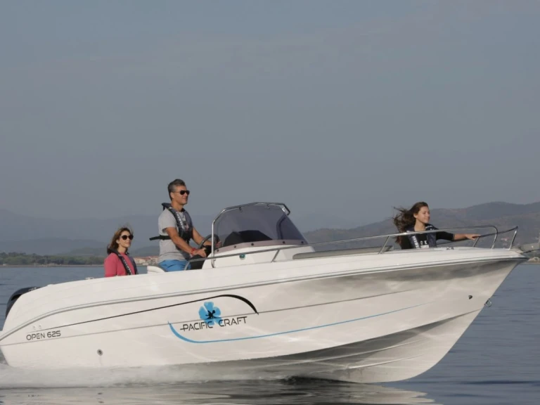 Hire Motorboat Pacific Craft with a boat licence