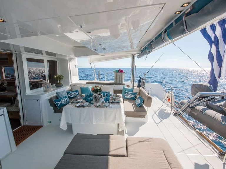 Hire a Lagoon Lagoon 52 F Santorini (Island)