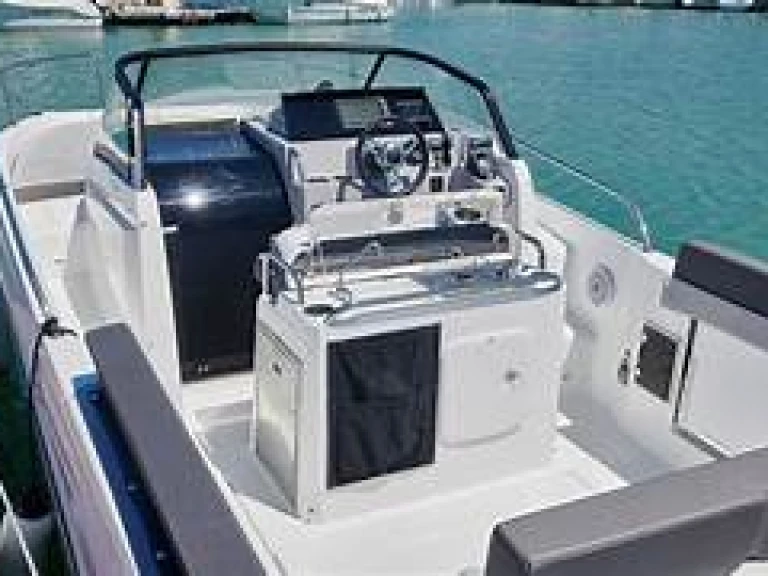 Yacht hire Saint-Raphaël cheap Cap Camarat 9.0 WA