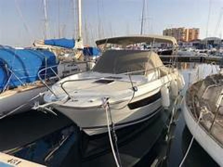 Hire Motorboat Jeanneau with a boat licence
