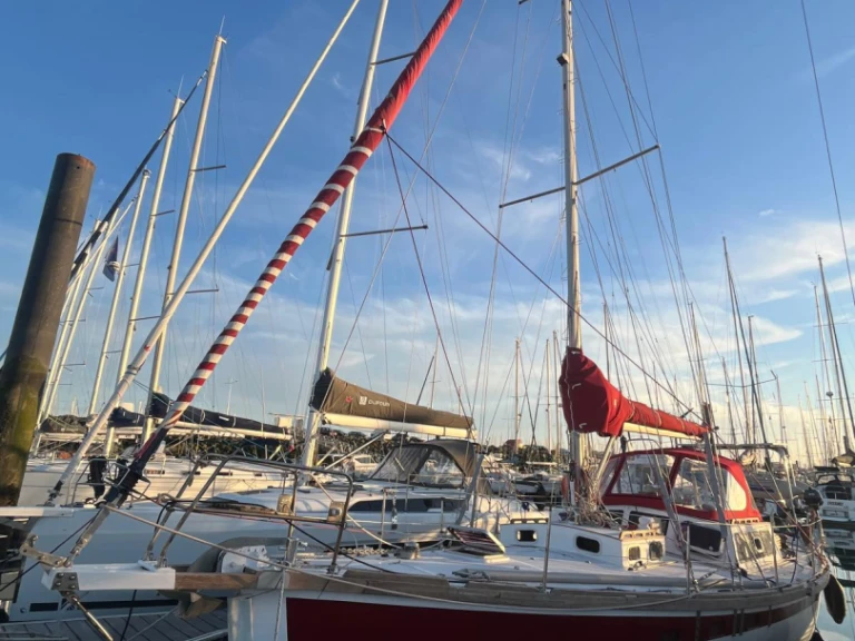 Hire Sailboat with or without skipper Yes La Rochelle