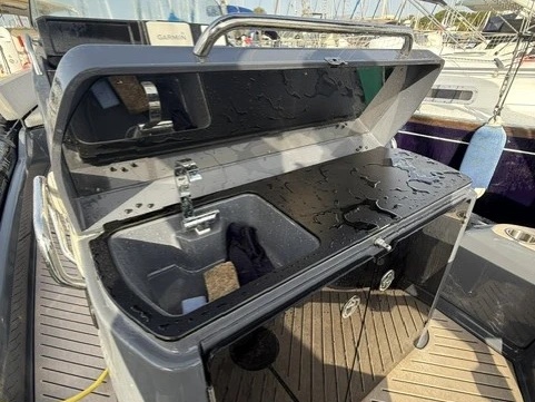Yacht hire Cogolin cheap Medline 9