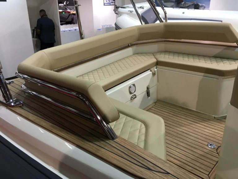 Hire a Bsc 70 Sport Hyères