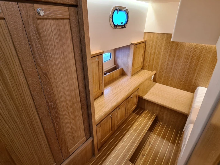 Motorboat hire in Hyères - sasga MENORQUIN 34 HT 34