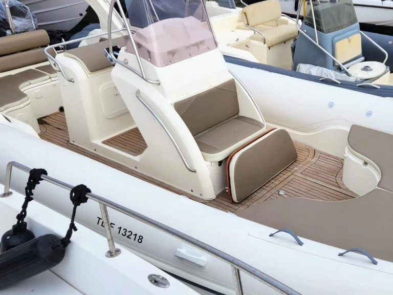 Hire RIB Nuova Jolly with a boat licence