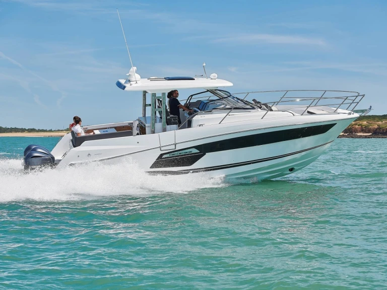 Hire Motorboat Jeanneau with a boat licence