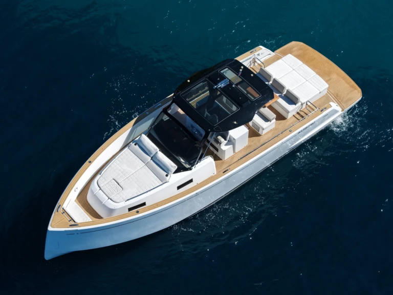 Motorboat to hire Golfe-Juan at the best price