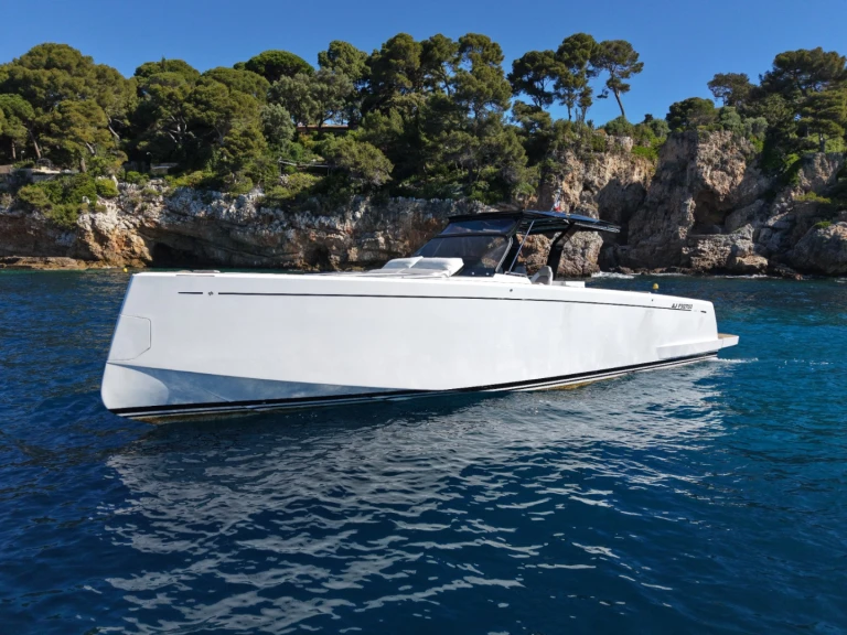 Yacht charter Golfe-Juan - Pardo Yachts Pardo 43 on SamBoat