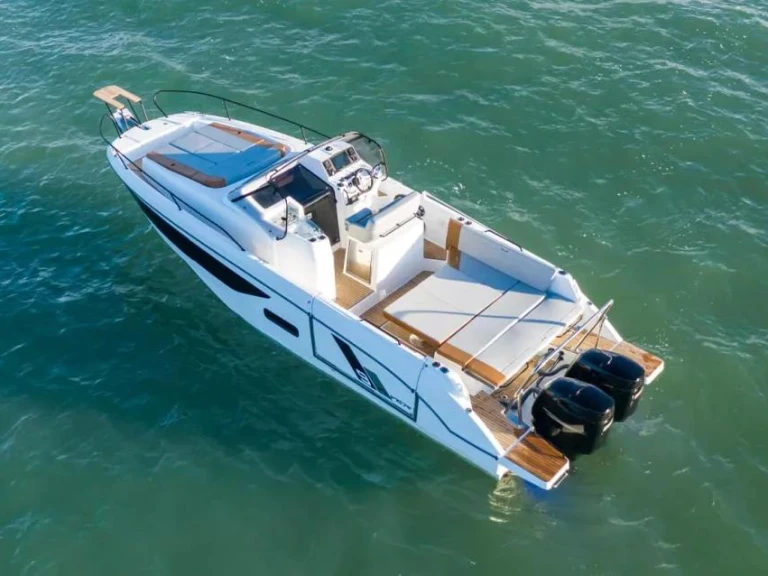 Charter a Bénéteau Flyer 9 in Cogolin on Samboat