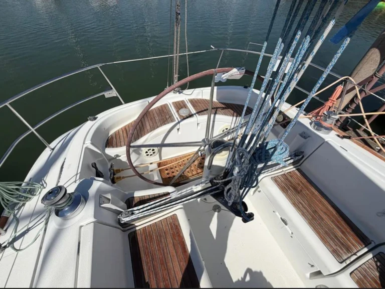 Charter a Bénéteau First 42 S7 in Le Marin on Samboat