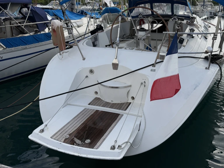 Charter a Bénéteau First 42 S7 in Le Marin on Samboat