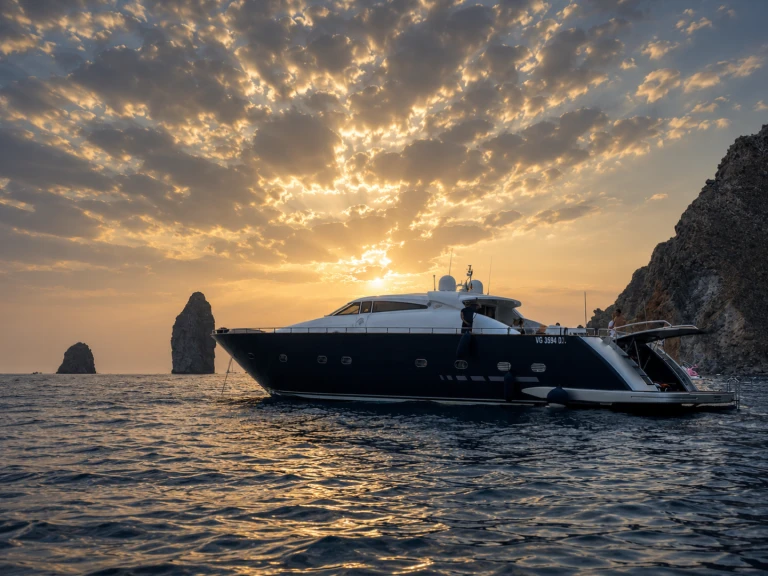 Luxury Yacht to hire Poltu Quatu at the best price