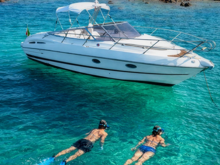 Yacht hire La Maddalena cheap Cranchi 28 CSL