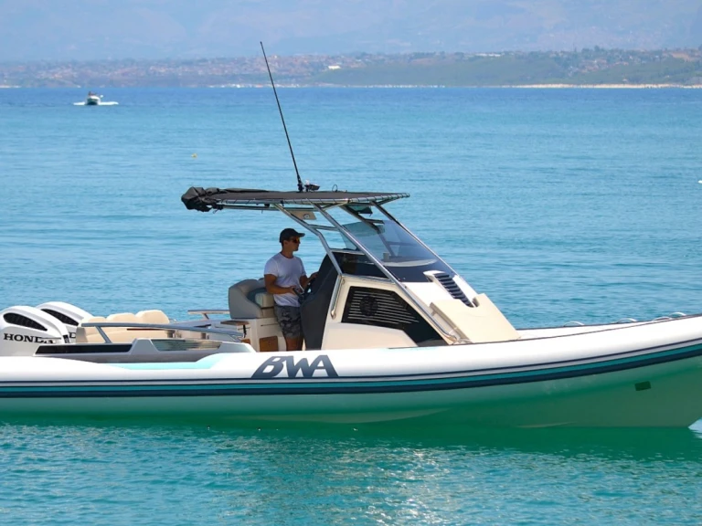 Charter a Bwa PREMIUM 30 in Cogolin on Samboat