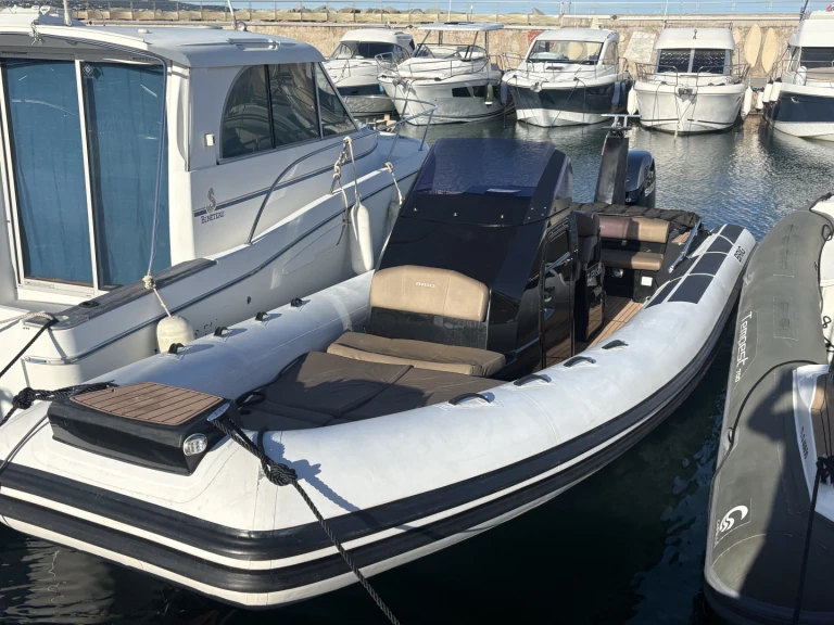 Yacht hire Cavalaire-sur-Mer cheap Eagle 8