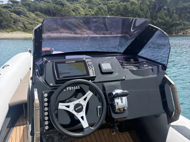Charter a Brig Eagle 8 in Cavalaire-sur-Mer on Samboat