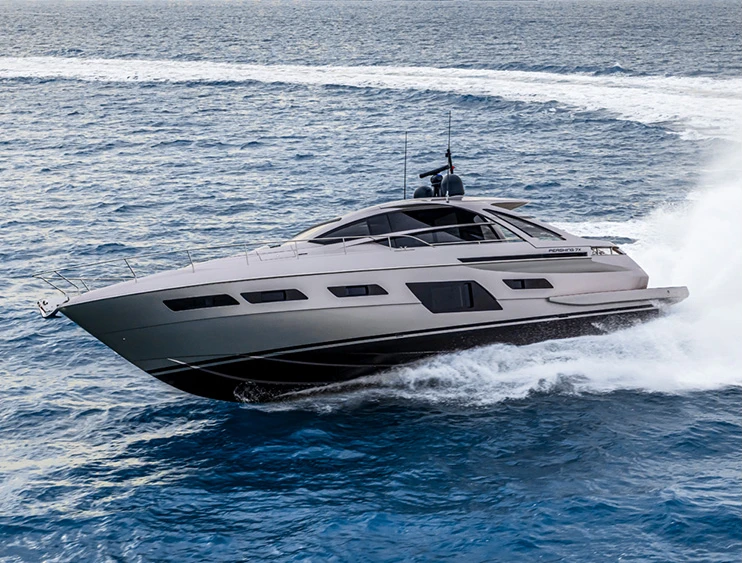 Hire Luxury Yacht with or without skipper Pershing Naples