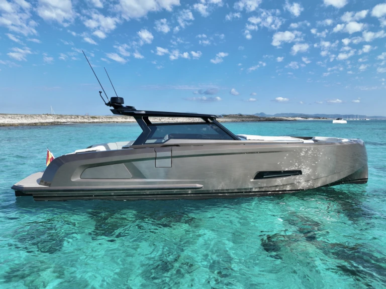 Motorboat to hire Ibiza Town at the best price