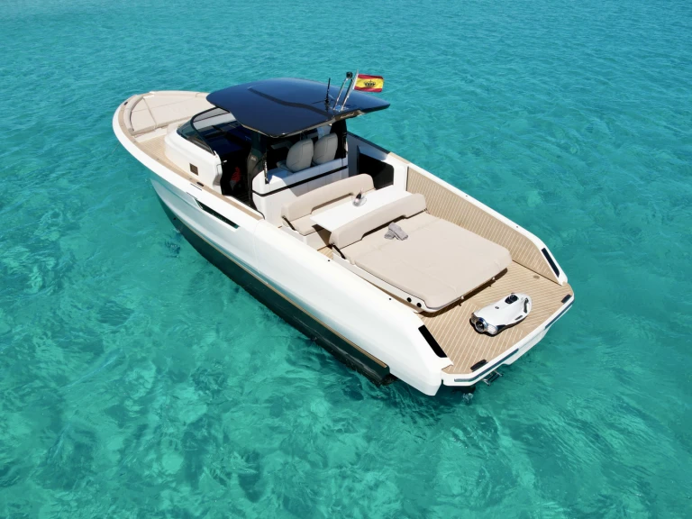 Hire Motorboat BELLINI with a boat licence
