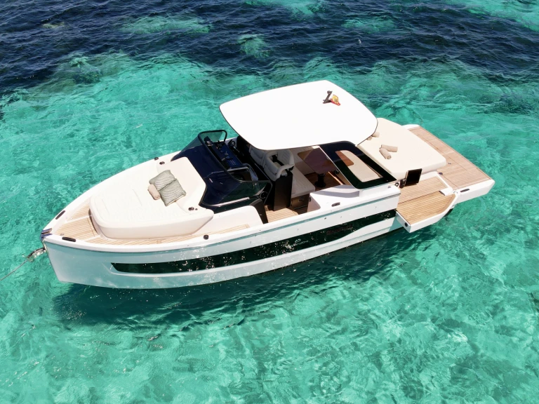 Motorboat hire in Ibiza Town - Cranchi A32