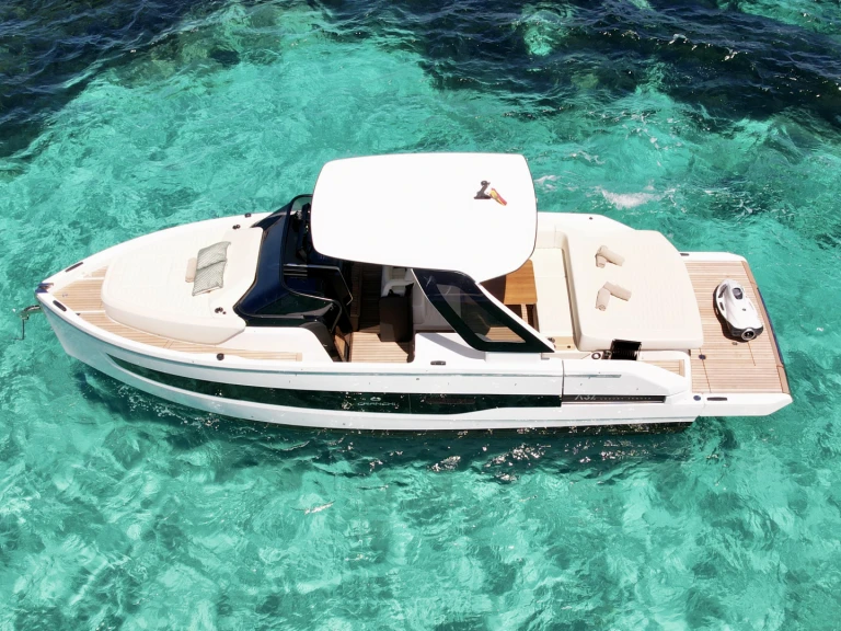 Motorboat to hire Ibiza Town at the best price