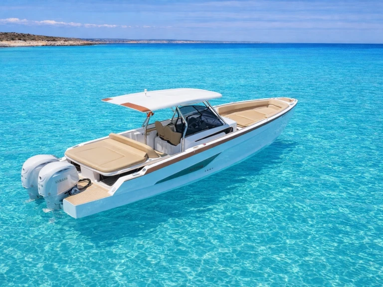 Motorboat to hire Ibiza Town at the best price