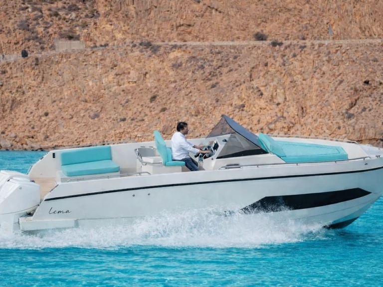 Hire Motorboat Lema Kalon with a boat licence