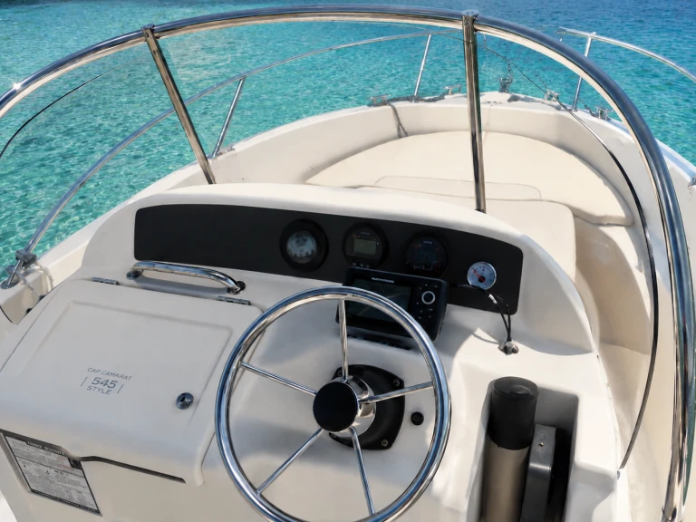Yacht hire Sainte-Maxime cheap Cap Camarat 545 CC