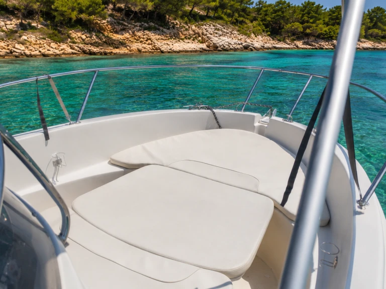 Charter a Jeanneau Cap Camarat 545 CC in Sainte-Maxime on Samboat