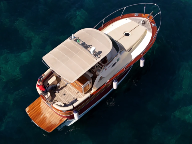 Motorboat hire in Sorrento - Tirrenia Viveur 28