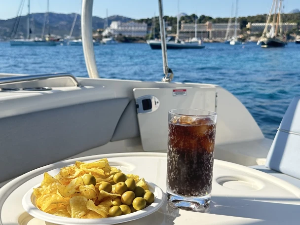 Yacht charter Santa Ponsa - Sea Ray Sea Ray 240 Sundeck on SamBoat