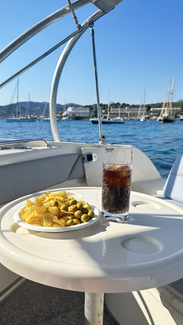 Yacht charter Santa Ponsa - Sea Ray Sea Ray 240 Sundeck on SamBoat