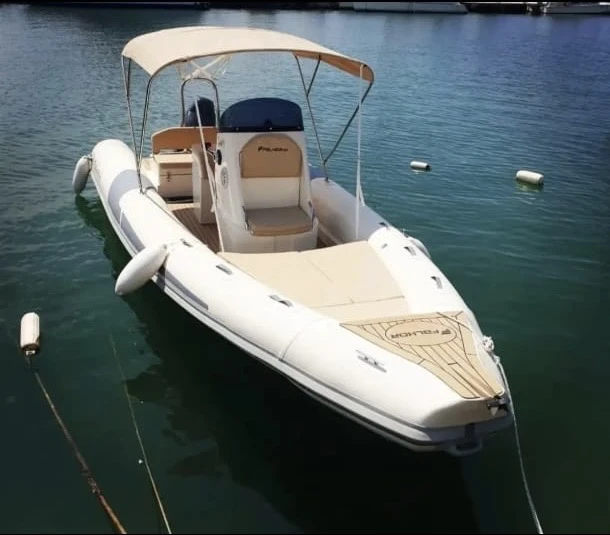 Hire Motorboat Falkor with a boat licence
