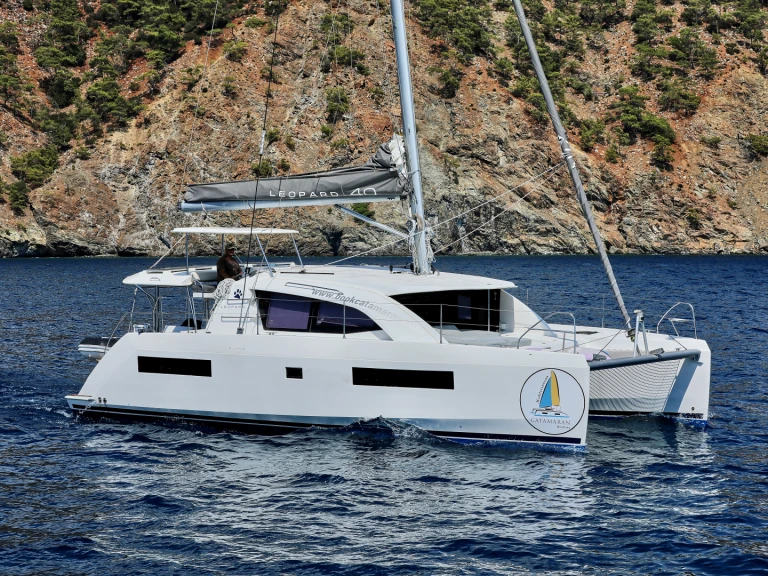 Yacht hire Tivat cheap Leopard 40