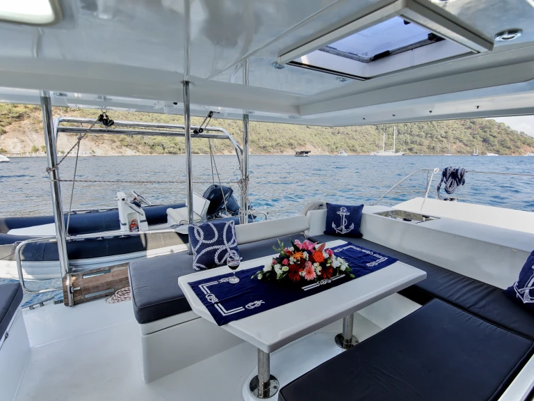 Charter a Leopard Leopard 40 in Tivat on Samboat